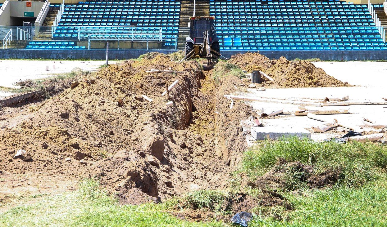 Estádio Presidente Vargas começa a ser reformado para receber novo gramado