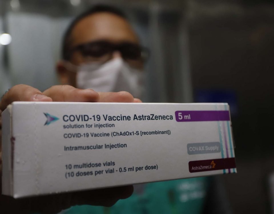 Novo lote com mais de 135 mil doses de vacinas chega ao Ceará