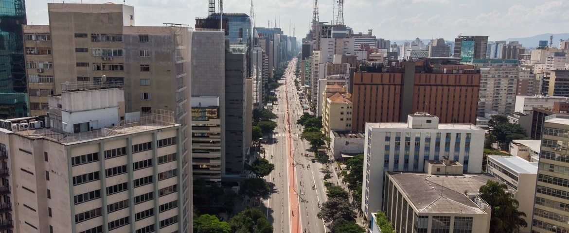 Avenida Paulista reabre para atividades de lazer