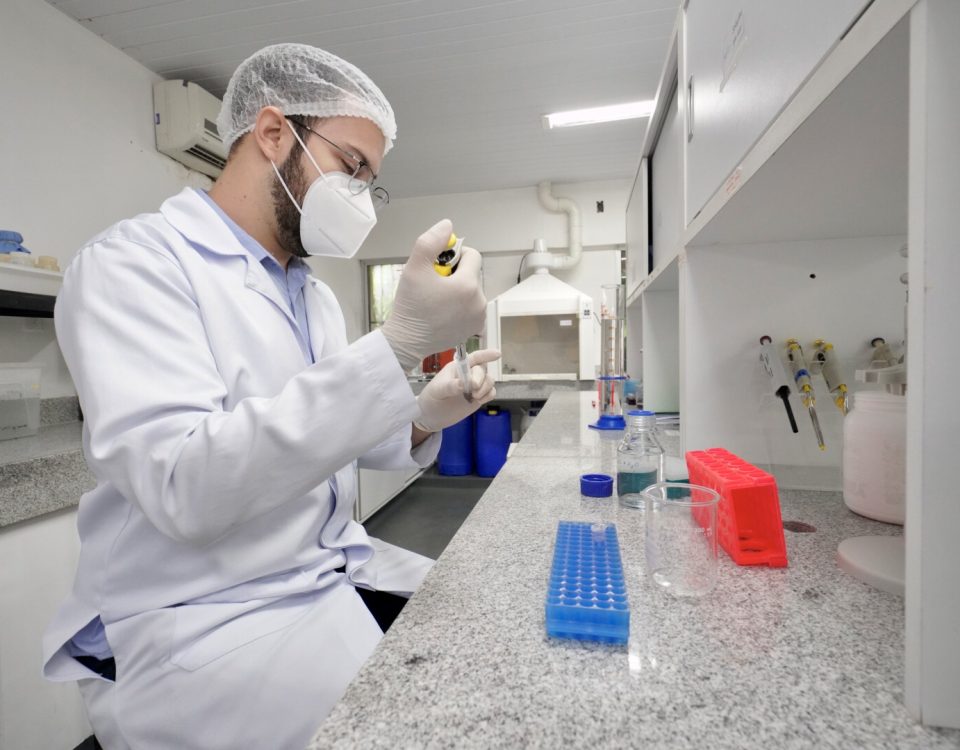 Governo do Ceará e Fiocruz firmam acordo para desenvolvimento de vacina cearense