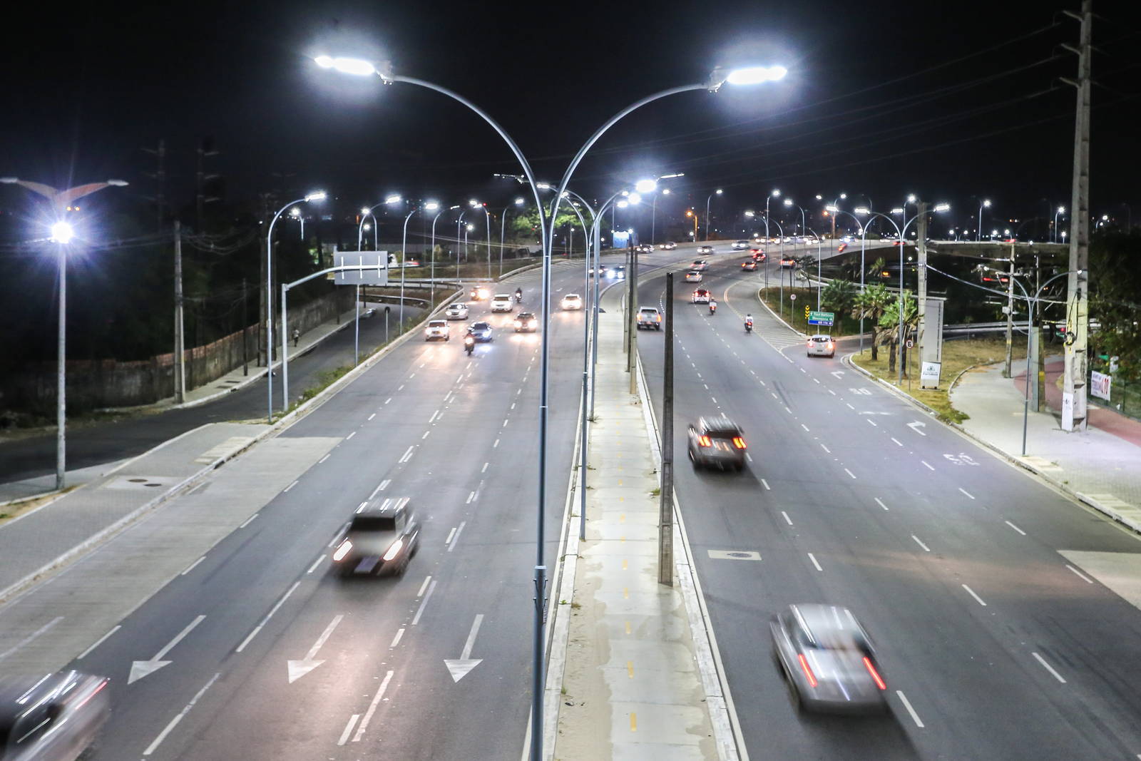 Fortaleza consolida 95,6% de iluminação branca