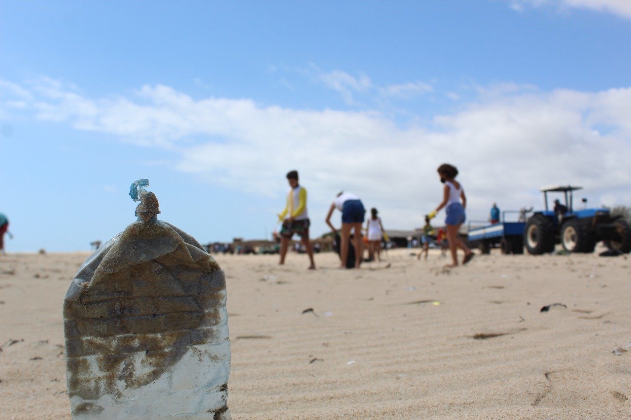 Praia Limpa: Mutirão de Limpeza coleta duas toneladas de lixo em Paracuru