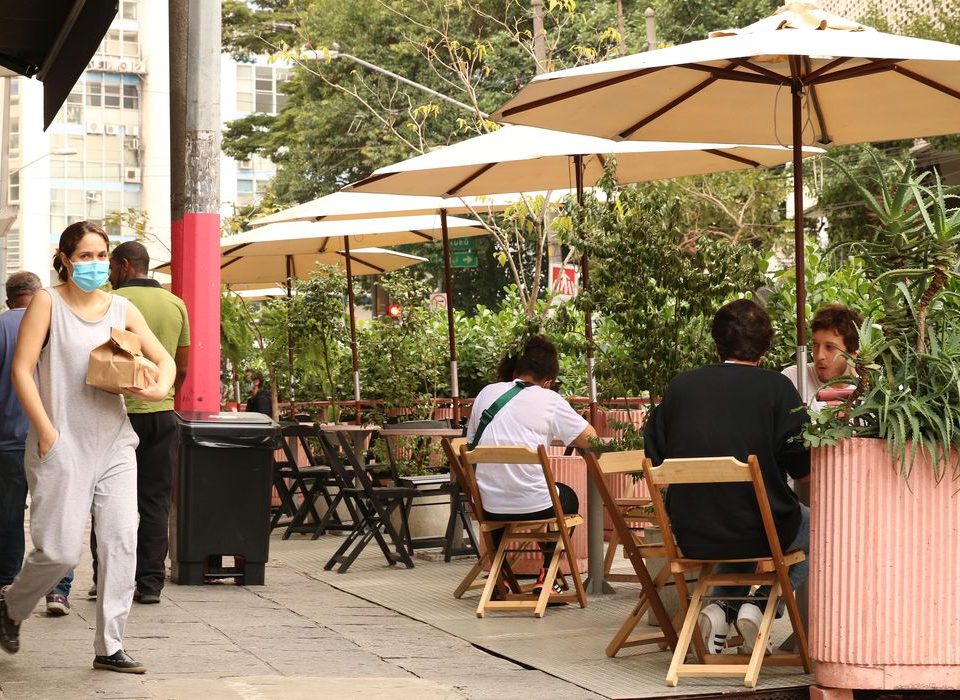 SP libera eventos sociais e feiras corporativas dia 17 de agosto