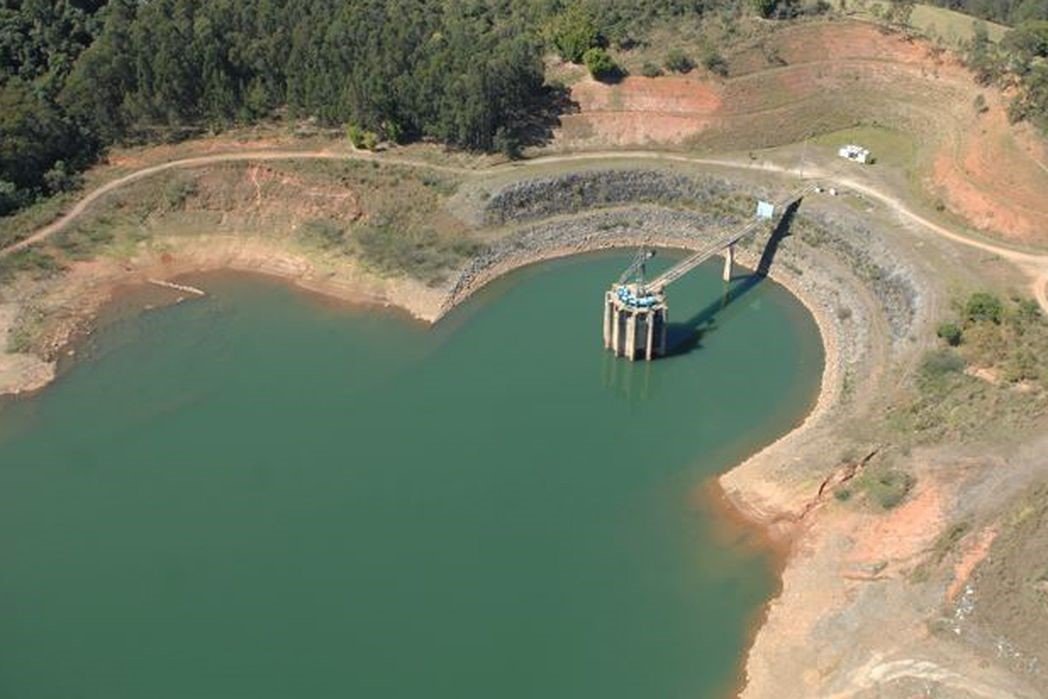 Economia: Seca prejudica abastecimento de água e geração de energia no Rio e SP