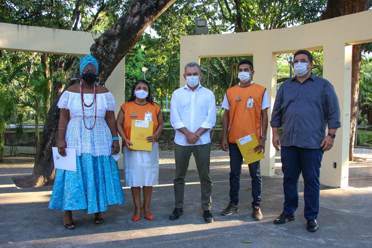 Nova Beira Mar: Prefeitura de Fortaleza entrega permissões para ambulantes