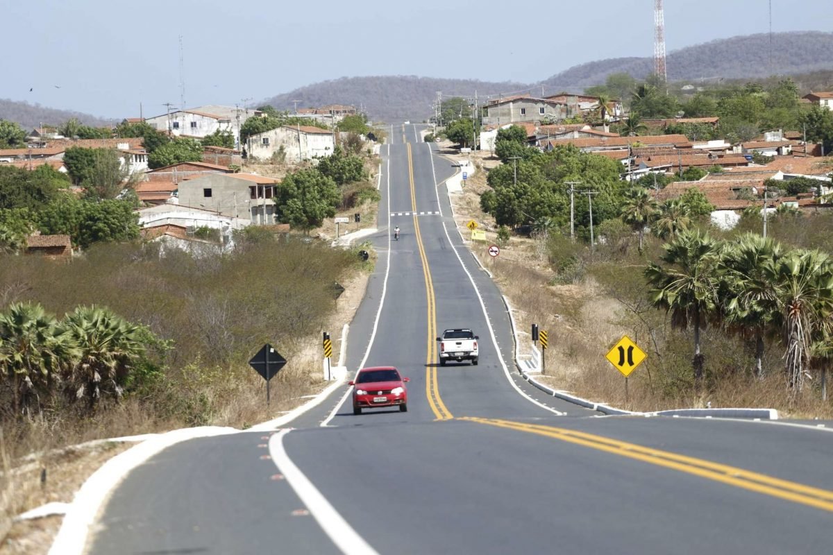 Infraestrutura: Trecho da CE-257 que liga Canindé a Santa Quitéria é inaugurado