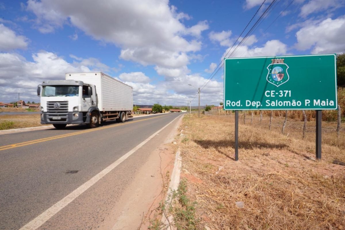 Ceará: Duas novas rodovias são restauradas nas regiões do Litoral Leste e Vale do Jaguaribe