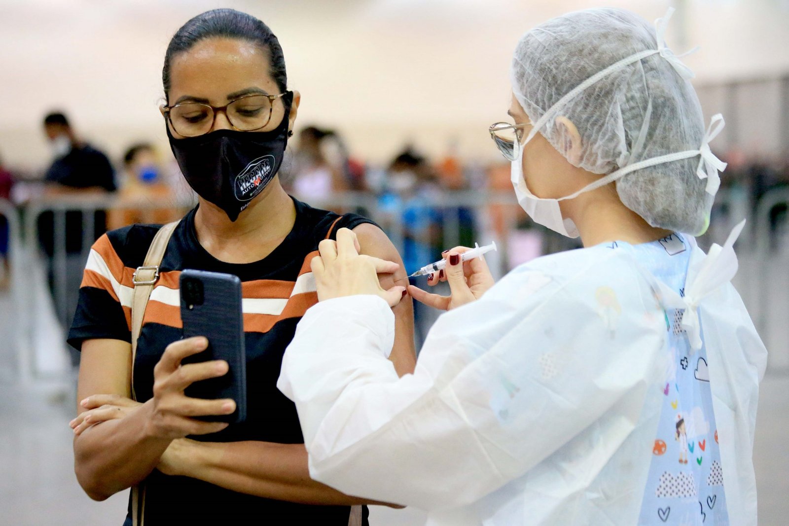 Nova Chance: Fortaleza inicia novo ciclo de repescagem da vacina contra covid-19 para adultos de 29 a 18 anos