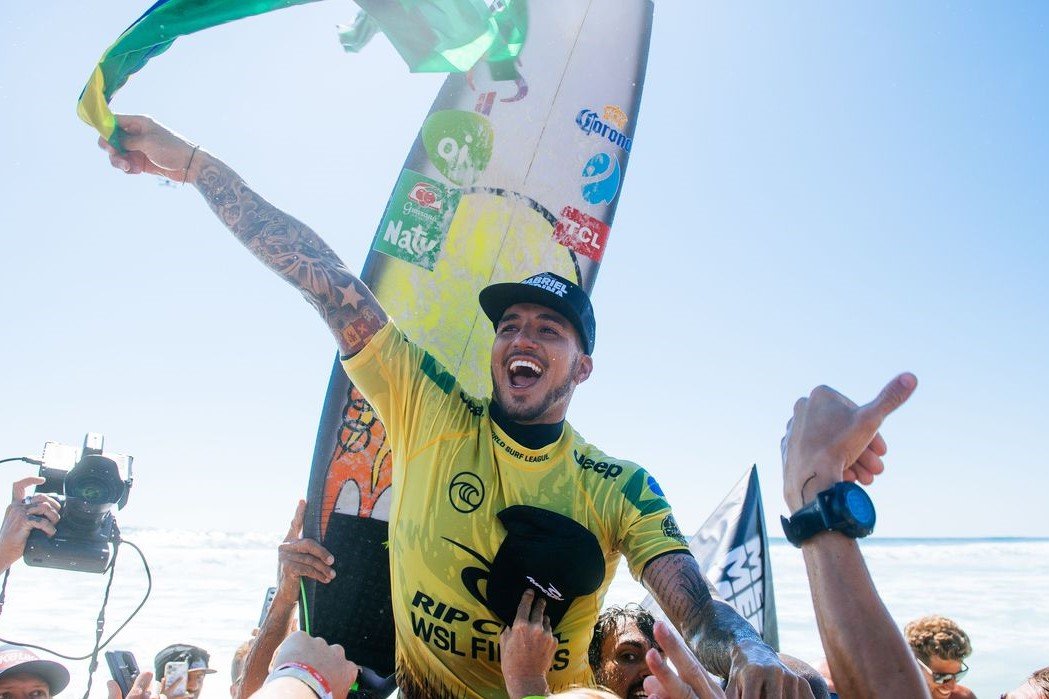 Medina conquista título do Circuito Mundial de Surfe
