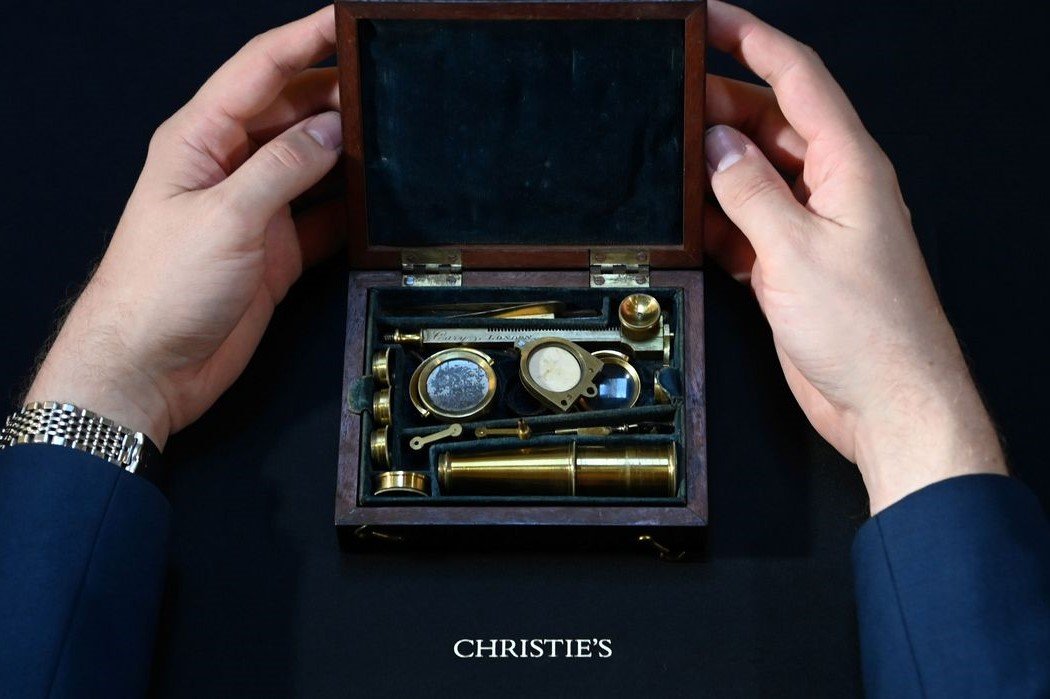 Raridade: Microscópio usado em observações pelo autor de 'A Origem das Espécies', Charles Darwin, vai a leilão