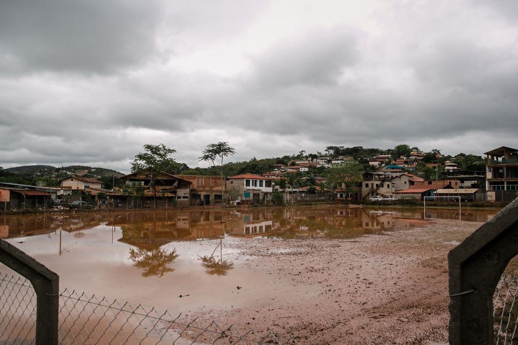 Temporal: Enchente atinge pelo menos 100 casas na cidade histórica de Ouro Preto (MG)