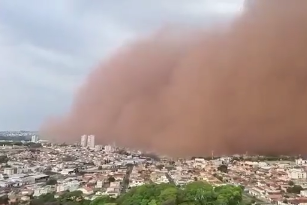 Tempestade: Chuva intensa, ventania e tempestade de areia causam estragos em Mato Grosso do Sul