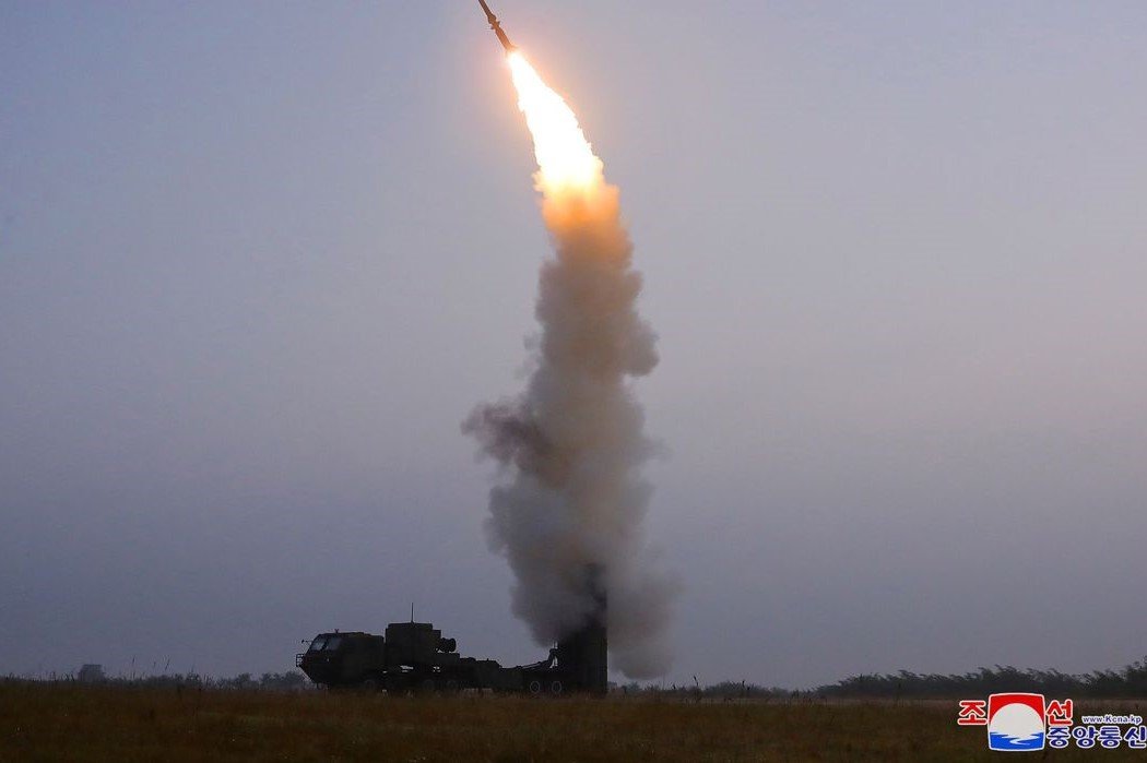 Armas Militares: Coreia do Norte dispara míssil antiaéreo com nova tecnologia, em segundo teste da semana