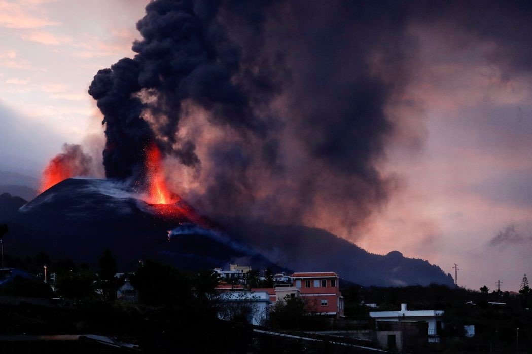 Cumbre Vieja: Vulcão na Ilha de La Palma continua em forte atividade, mais de um mês após a erupção