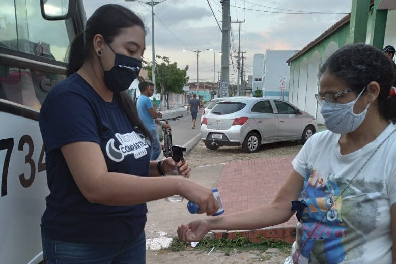 Outubro Rosa: Instituição viabiliza locomoção de mulheres do interior para exames de mamografias em Fortaleza