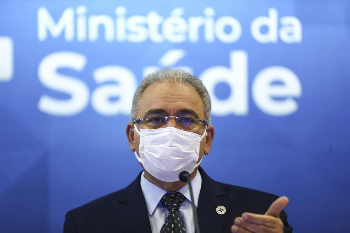 Retorno: Ministro da Saúde desembarca em São Paulo, um dia após testar negativo para covid-19
