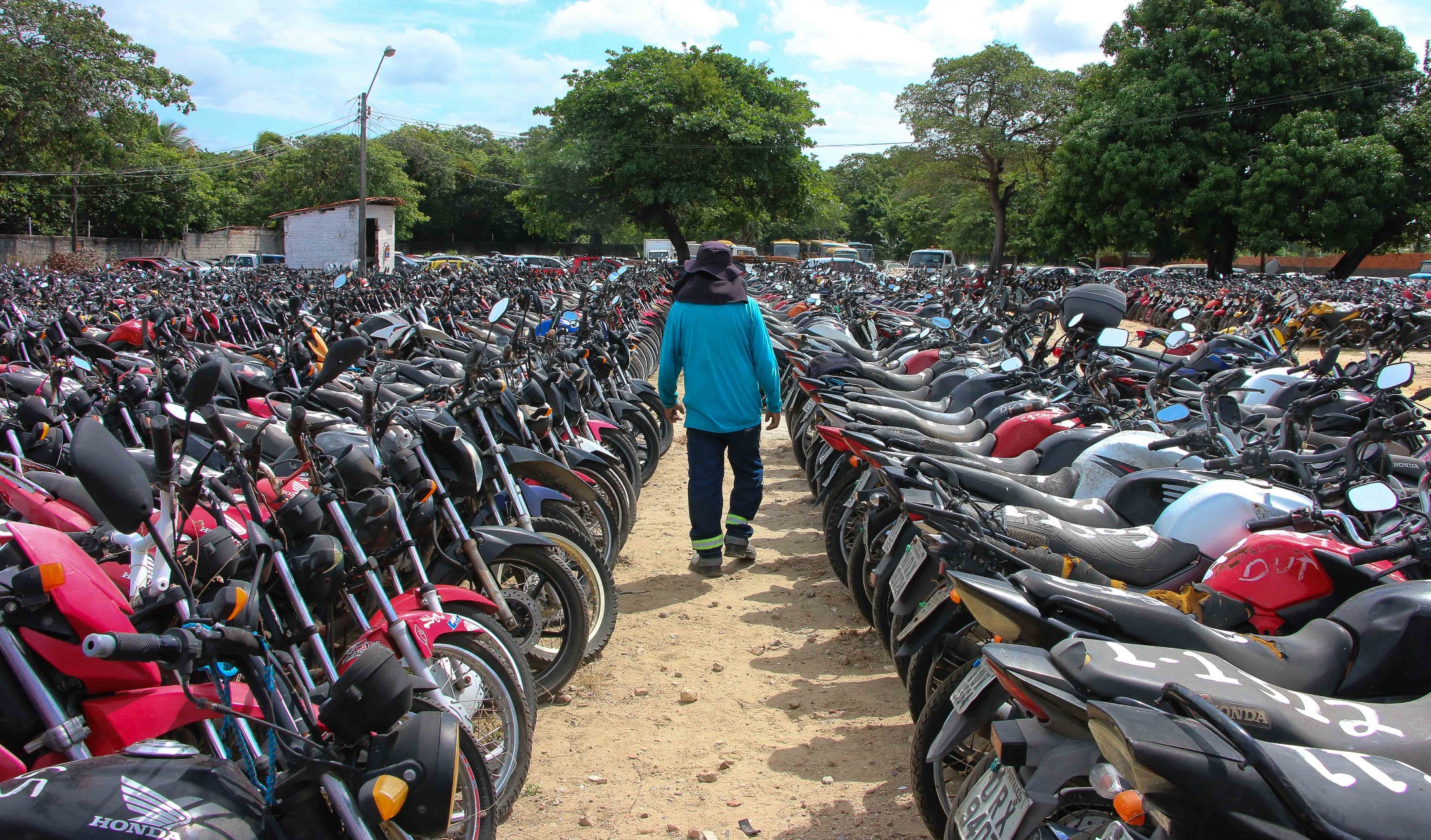Online: AMC realiza leilão de veículos com quase 500 lotes