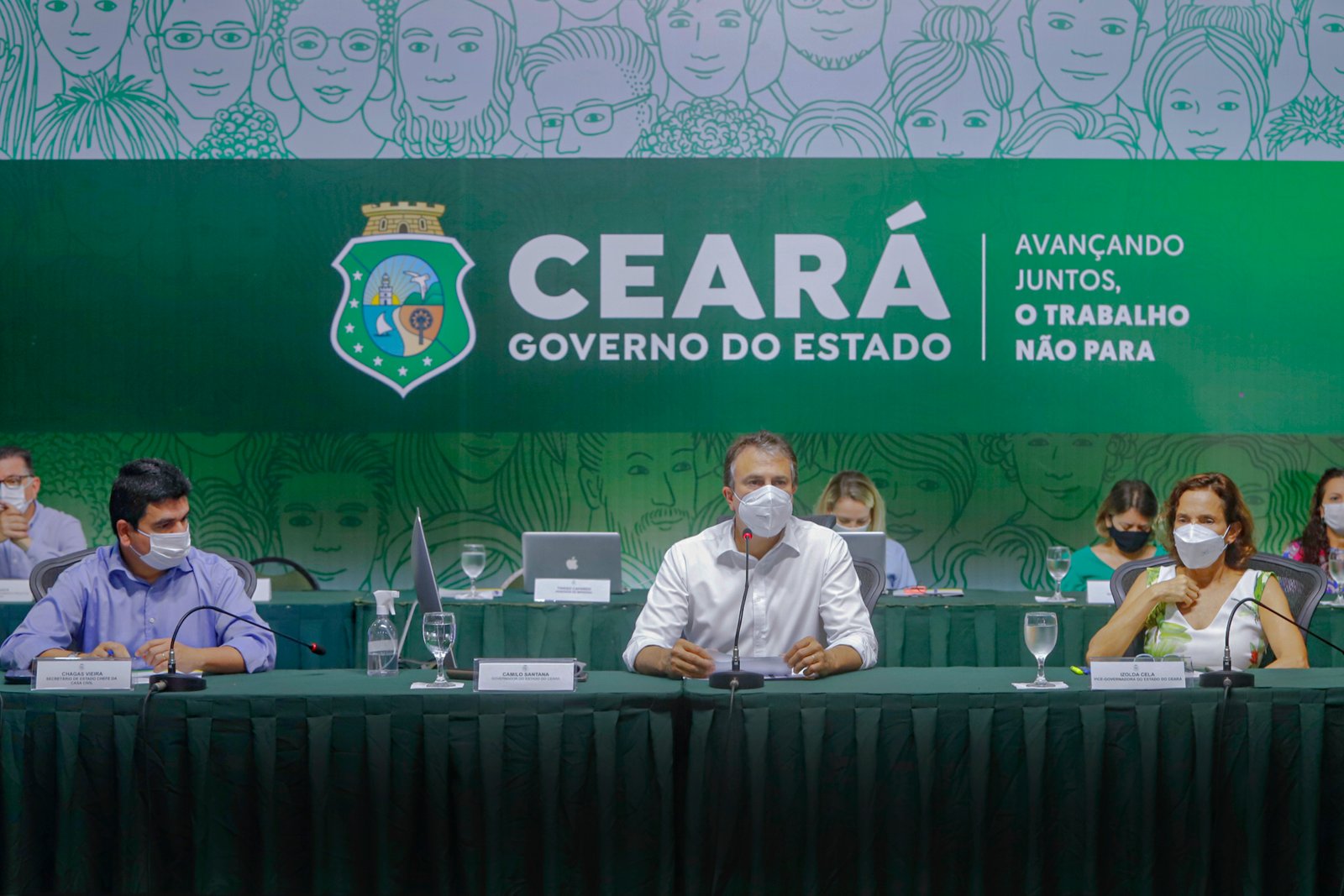 O governador do Ceará, Camilo Santana, anunciou um reajuste de 10,74% para todos os servidores do Estado, em 2022