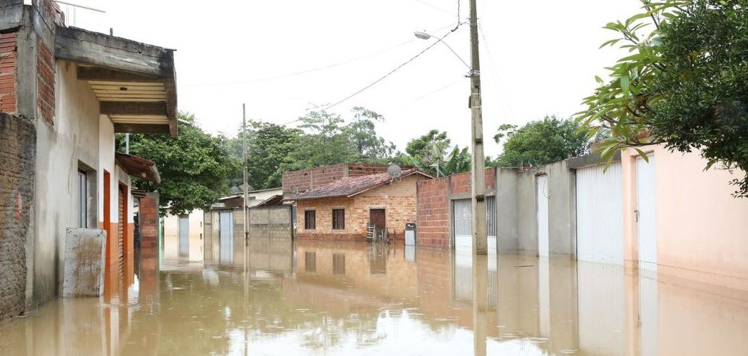 Enchentes: Caixa anuncia liberação de FGTS para cidades atingidas pelas chuvas na BA e MG