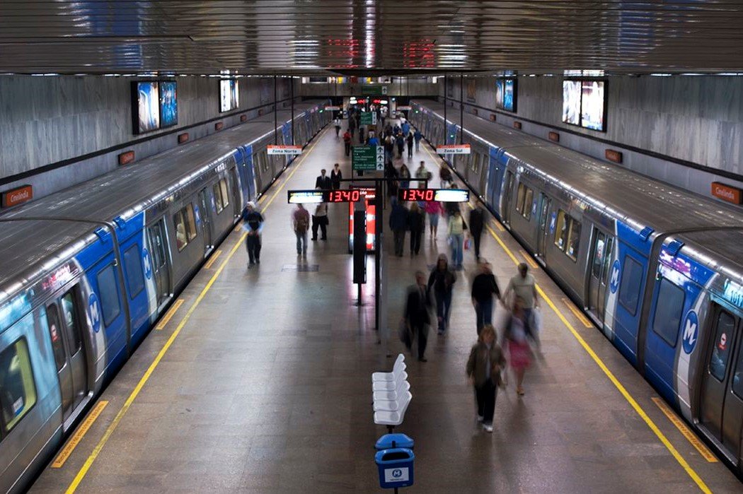 Metrô do Rio oferece passagem gratuita para quem tomar dose de reforço contra a covid-19