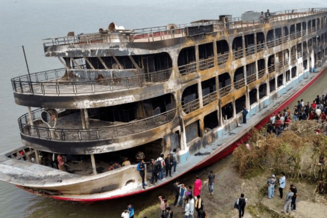 Incêndio em ferry boat em Bangladesh deixa 38 mortos e mais de 50 feridos