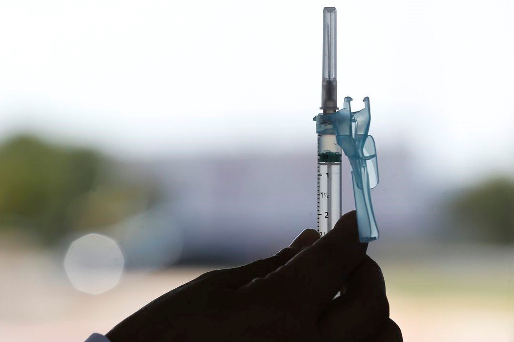 Ciência: Vacinas aumentam proteção de quem já teve covid-19, revela estudo da Fiocruz