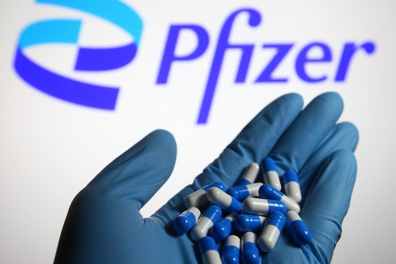 Pandemia: Reino Unido aprova pílula da Pfizer contra covid-19