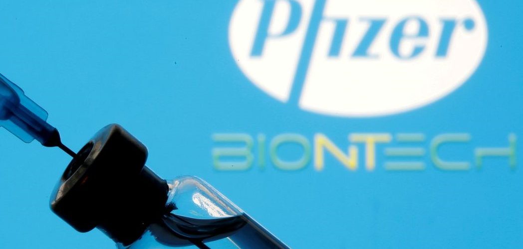 Pandemia: Pfizer pode lançar vacina específica contra variante Ômicron até março