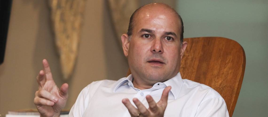 Política: Roberto Claudio se posiciona sobre crise entre Bolsonaro e integrantes do Governo Federal