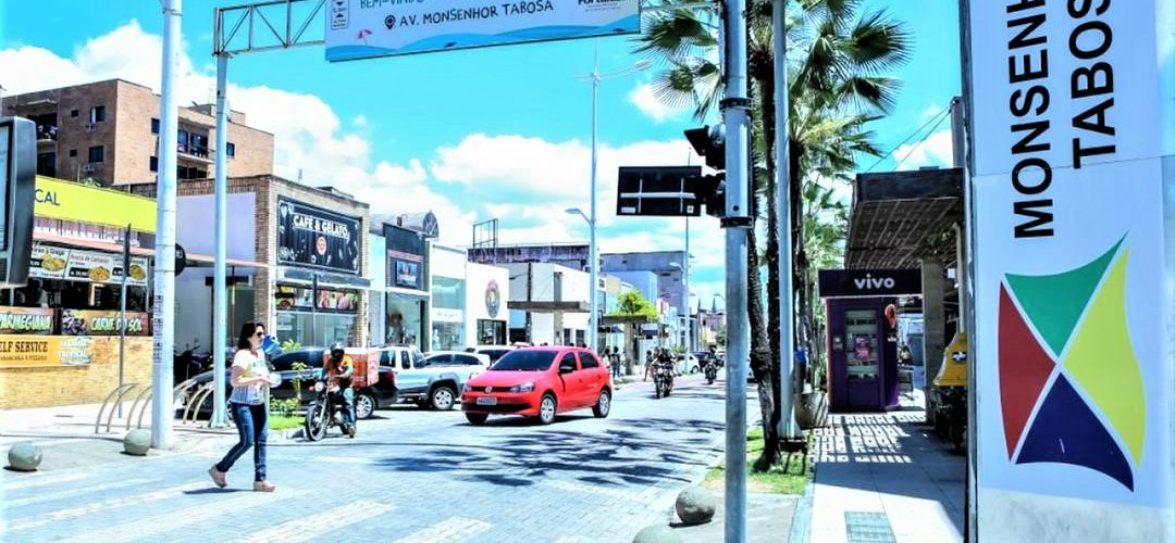 Comércio: Lojas da Avenida Monsenhor Tabosa promovem liquidação com descontos de até 50%