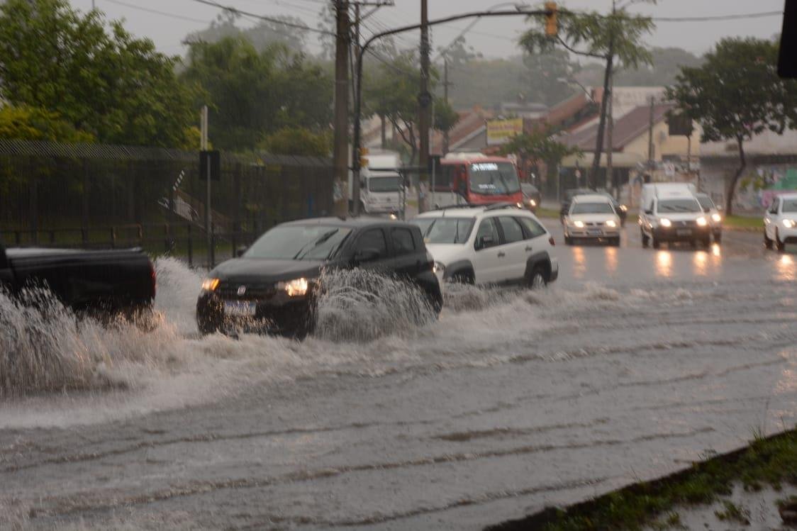 Inundações: Temporal causa prejuízos, apagão de energia elétrica e muitos transtornos em Porto Alegre
