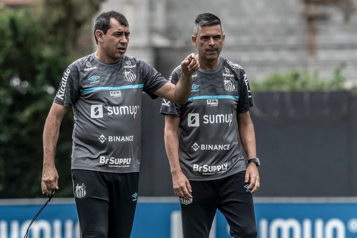 Mudanças: Sem Carille, auxiliar Leandro Silva comanda o Santos na estreia do Paulistão