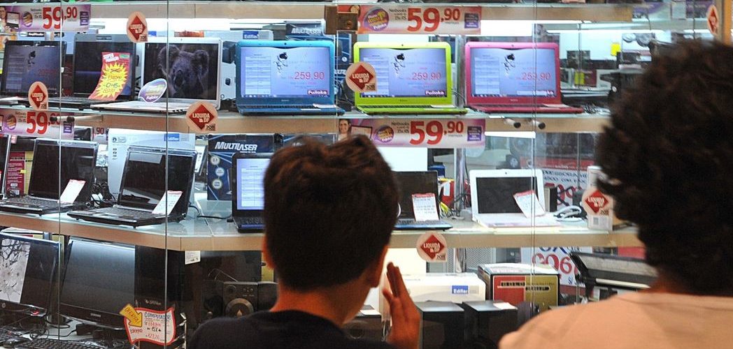 Economia: Intenção do Consumo cai 9,9% e fecha 2021 no menor nível histórico indicador