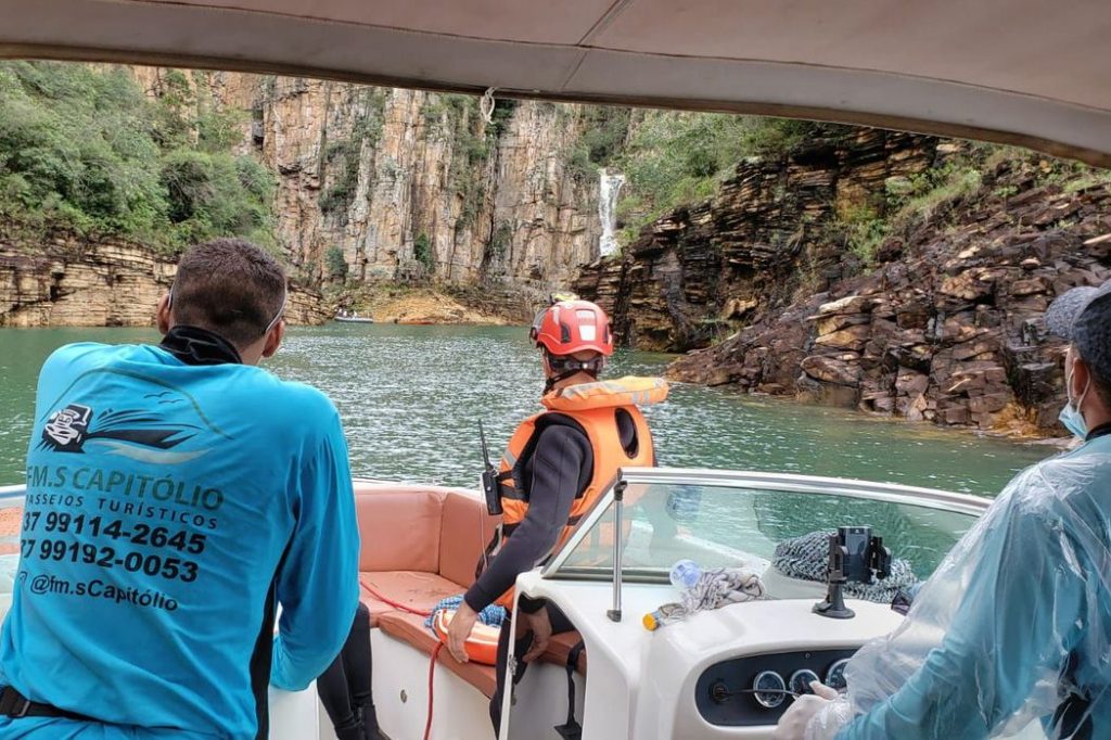 Tragédia de Furnas: Autoridades suspendem buscas por fragmentos de corpos das vítimas de Capitólio (MG)