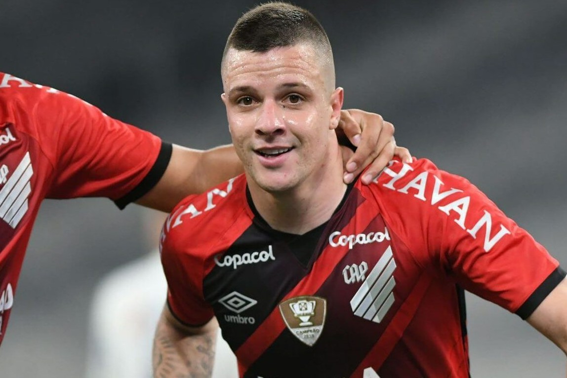 Futebol: Com ação de marketing bem elaborada, Fortaleza anuncia Renato Kayzer