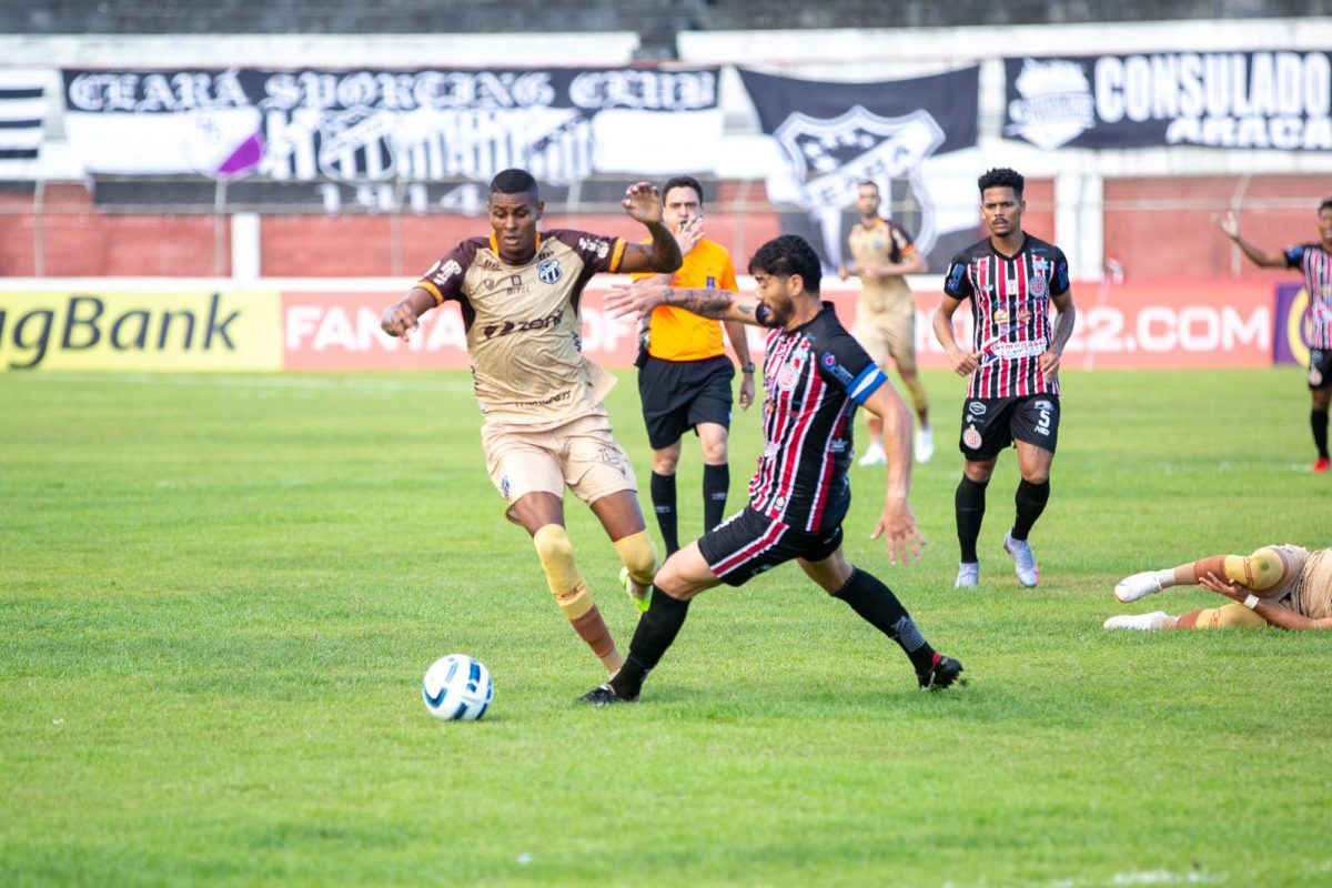 Duelo aconteceu no Estádio Carneirão/BA. | Foto: Felipe Santos/ Cearásc
