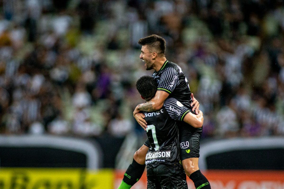 Duelo acontece neste sábado, 12, ás 19h45. | Foto: Stephan Eilert