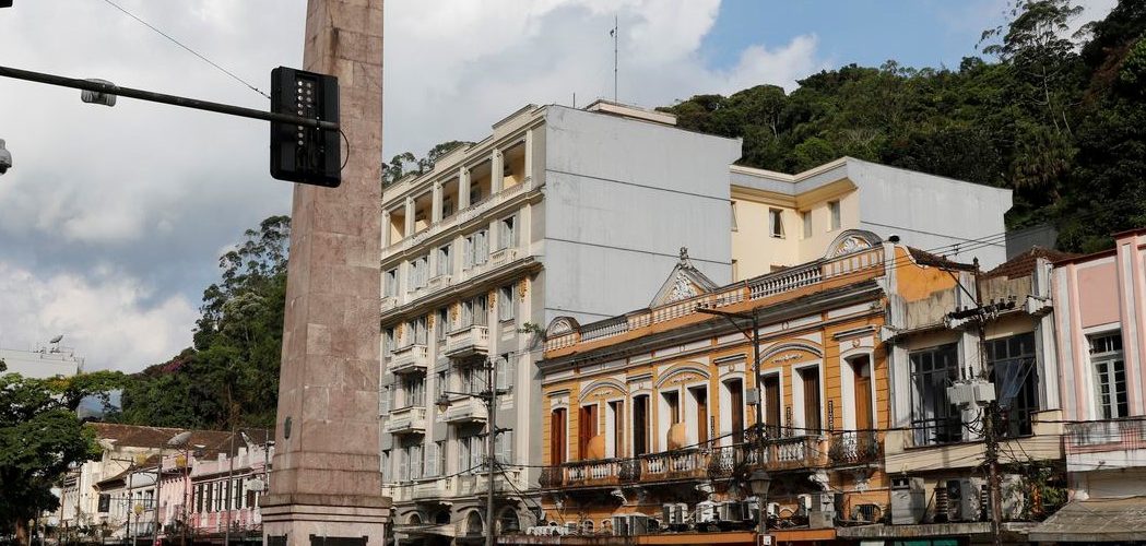Rio de Janeiro: Comércio de Petrópolis reabre lojas após chuvas e conta prejuízos