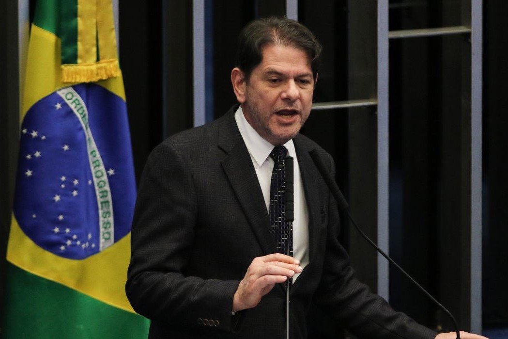 Senador Cid Gomes propõe que vacinação contra Covid-19 seja obrigatória no Brasil