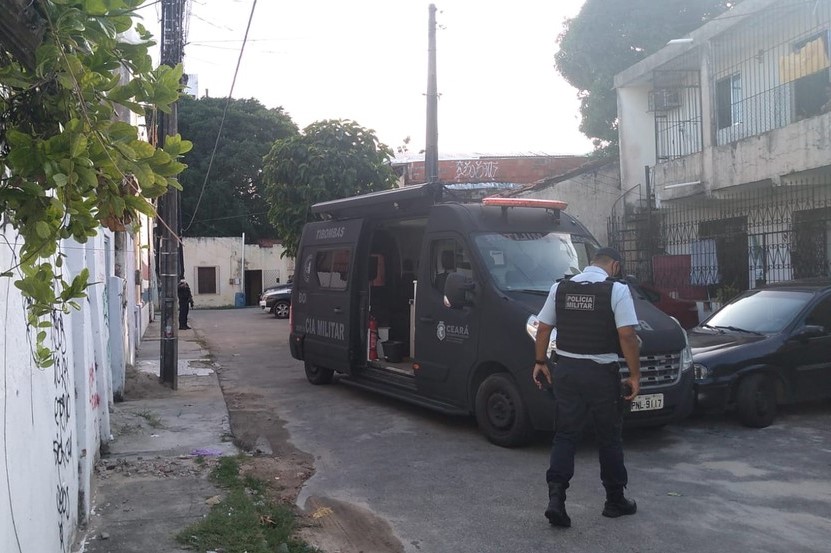 PM apreende artefatos explosivos em frente à sede da TUF, em Fortaleza