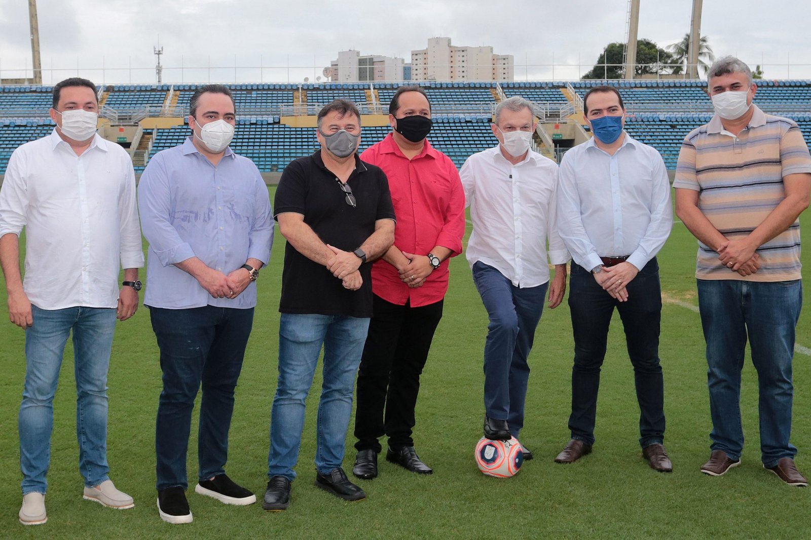 Esporte: Prefeito José Sarto realiza vistoria de novo gramado do Estádio Presidente Vargas