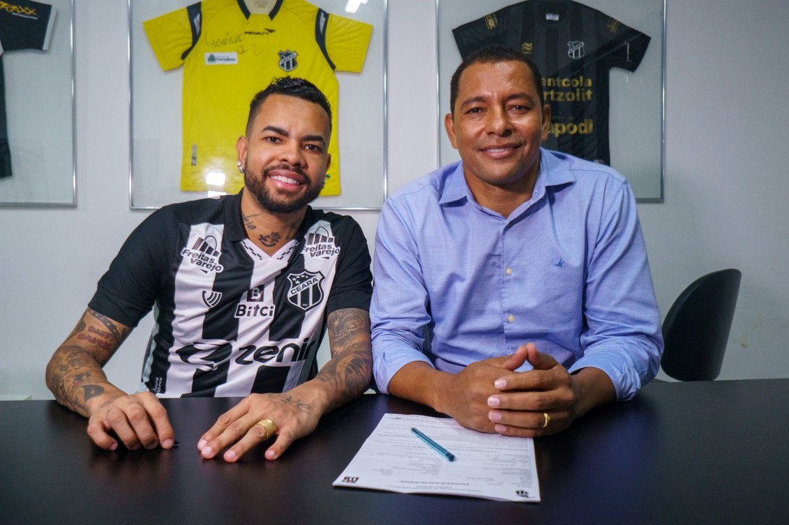 Reforço: Dentinho assina contrato com o Ceará