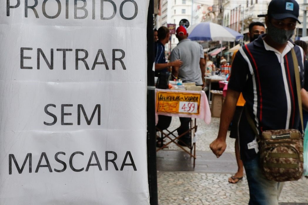 Pandemia: Governo do Rio de Janeiro flexibiliza uso da máscara contra a covid-19