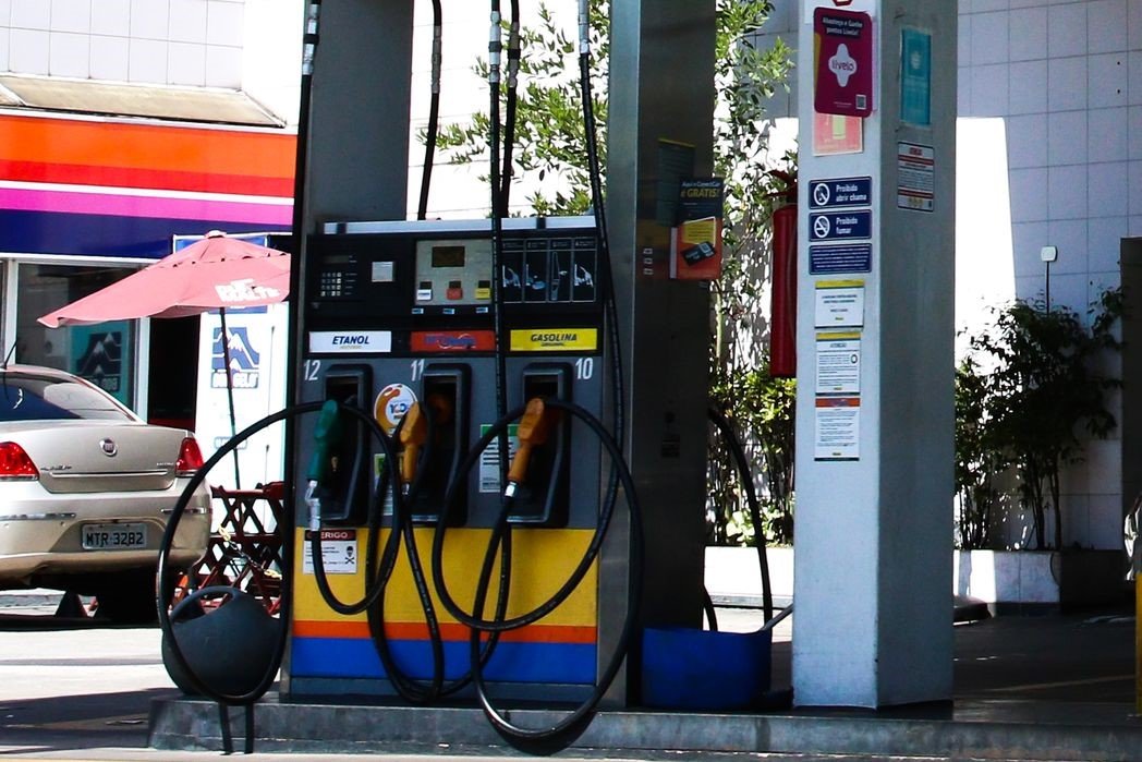 Economia: Projeto que visa reduzir preço dos combustíveis é aprovado no Senado