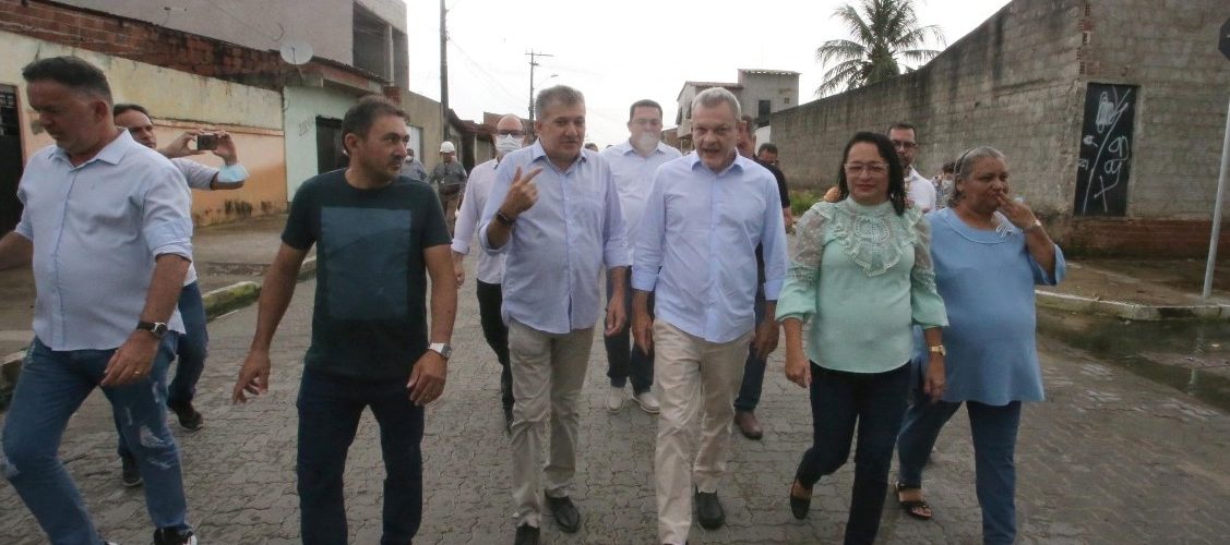 Infraestrutura: 65 ruas do bairro Canindezinho são beneficiadas com obras de drenagem e saneamento