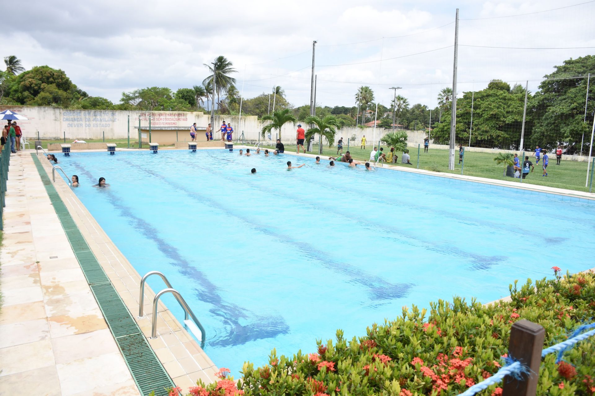 Presidente do Sistema Fecomércio, Luiz Gastão Bittencourt, visita Clube dos Comerciários, em Caucaia