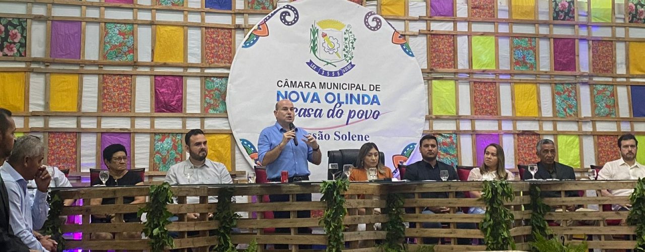 Política: Roberto Claudio recebe título de cidadania e convoca cearense a manter projeto político no Ceará