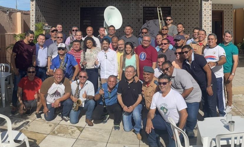 Alvorada: Maestro Nascimento acorda com homenagem feita por ex-alunos de bandas de música
