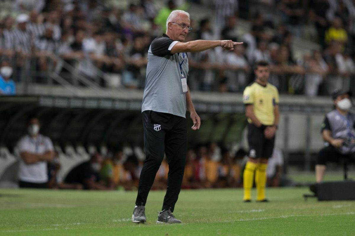 Dorival Junior tenta a segunda vitória no Brasileiro. | Foto: Kid Junior