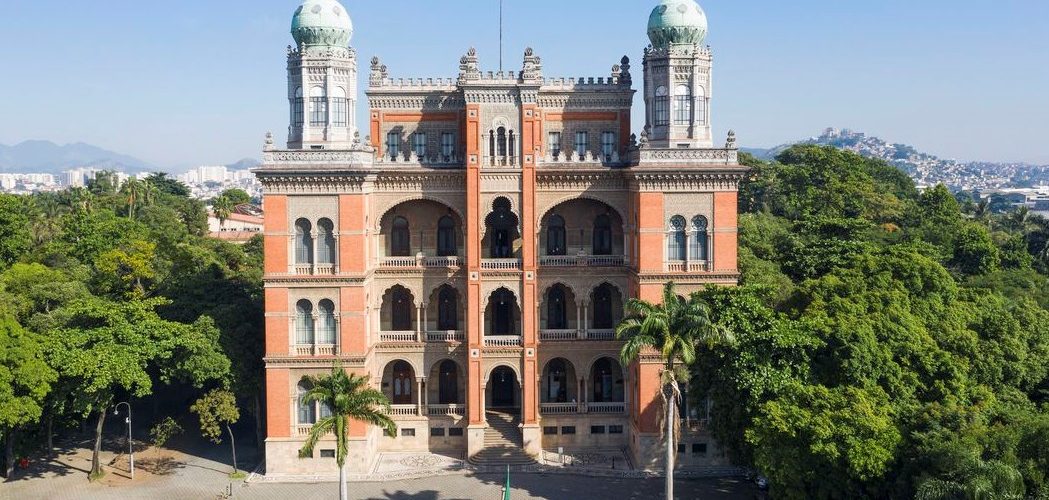 Covid-19: Cenário é favorável, mas Fiocruz sugere ações onde há menor vacinação